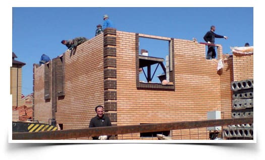 Найти бригаду для строительства дома в Истринском районе просто! «МАСТЕР ПЛЮС» — надежные бригады строителей для частного дома. Цена известна заранее и не меняется. Закажите строительство дома под ключ в Истре или недорогой ремонт. Заполните заявку для расчета цены!