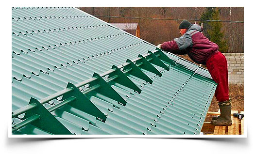 Установка снегозадерживающих устройств на крышу в Истринском районе 